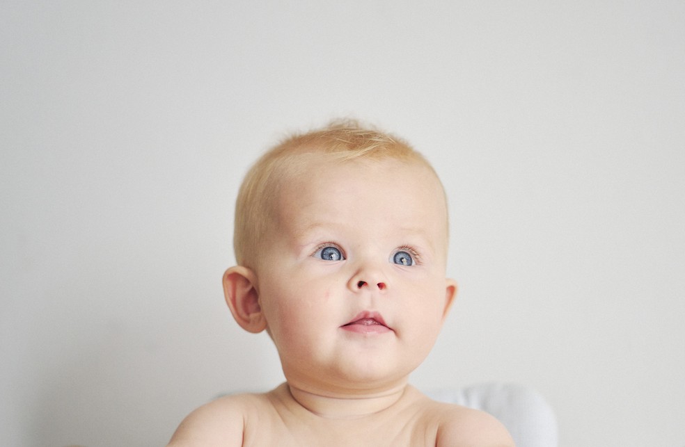 Beb&ecirc; de 5 meses em casa em Leyton, leste de Londres, em 27 de setembro de 2026 &mdash; Foto: Jane Stockdale/The New York Times