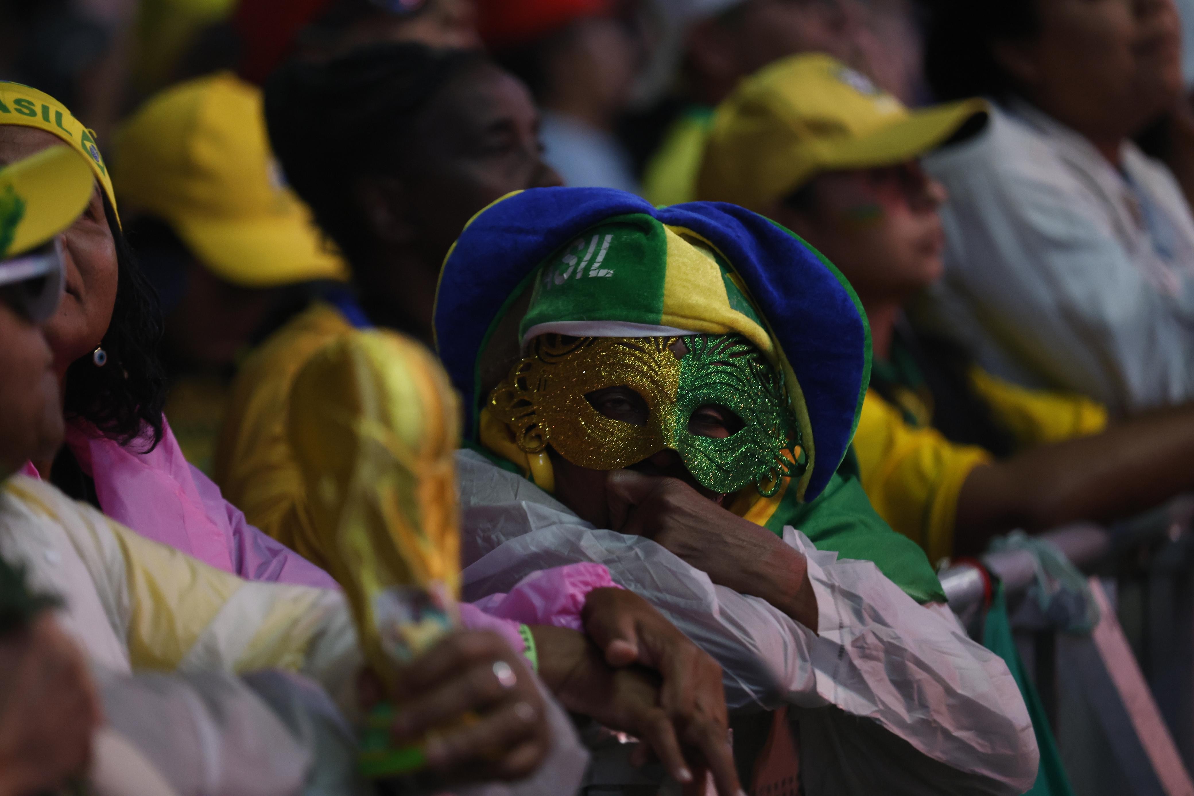 'Nem arruda trouxe sorte': torcida lamenta a eliminação precoce do Brasil para a Noruega em Copacabana