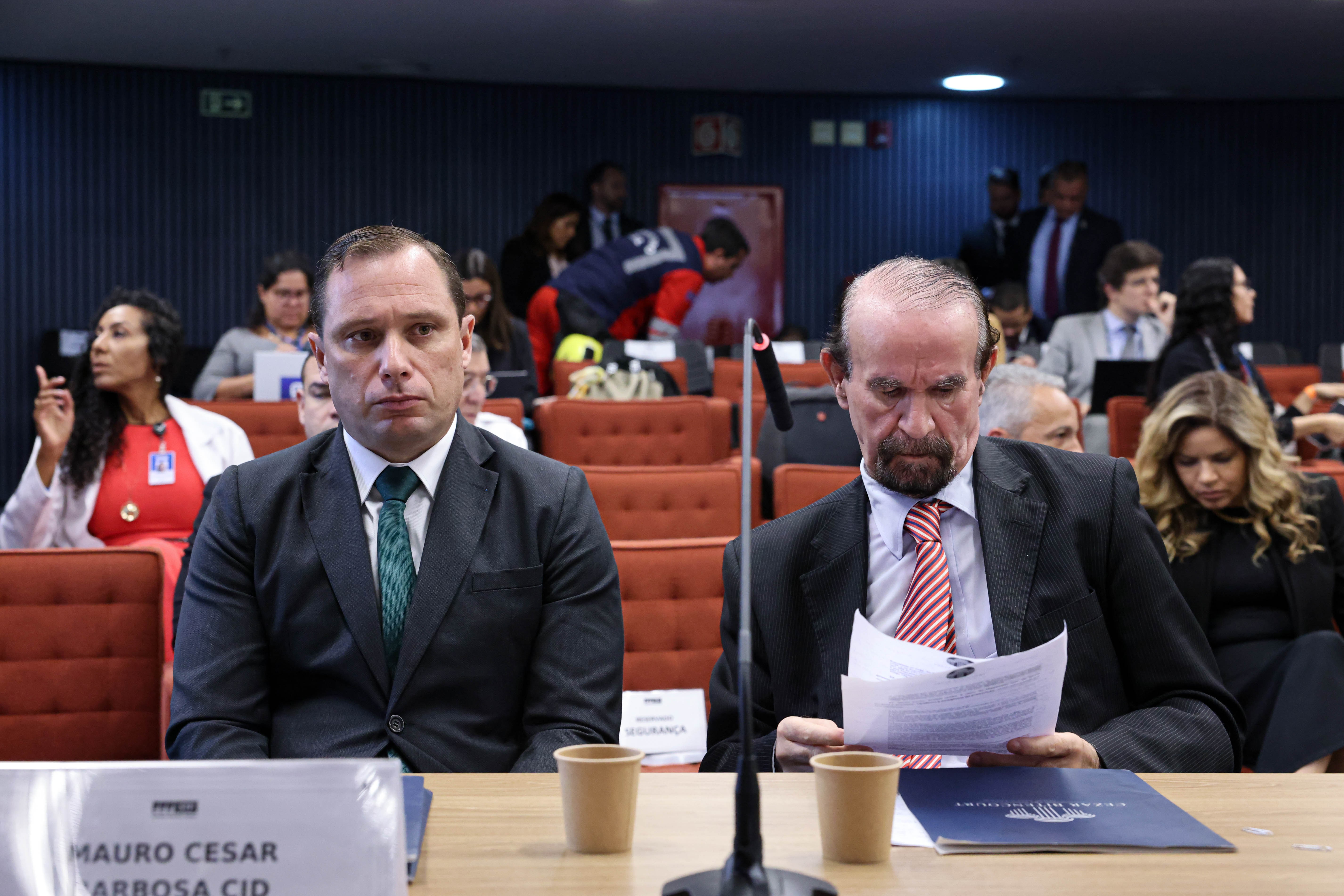 O dia em que o delator Mauro Cid ficou frente a frente com B