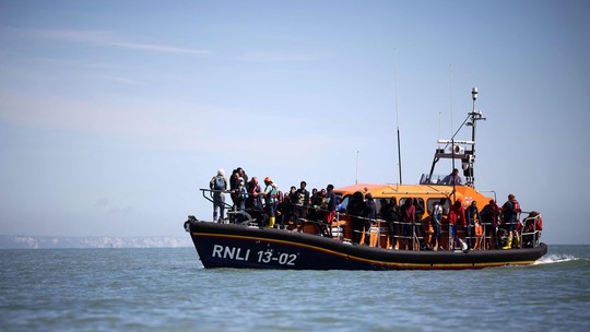 Mais de 10 mil migrantes cruzaram o Canal da Mancha desde o início do ano, um recorde