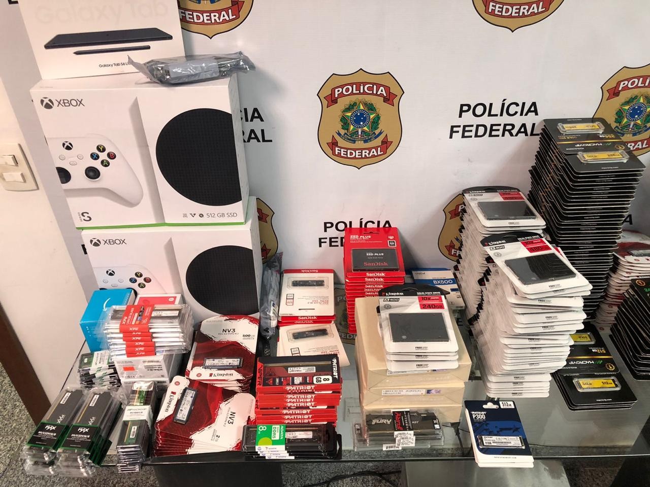 PF prende homem com cerca de R$ 50 mil em produtos eletrônicos no Aeroporto do Galeão