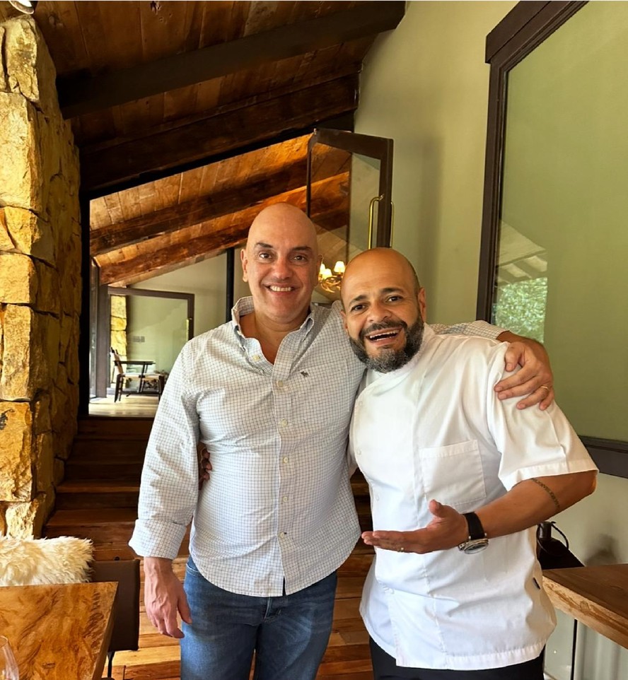 Alexandre de Moraes com o chef de cozinha José Maria Meira em Campos do Jordão