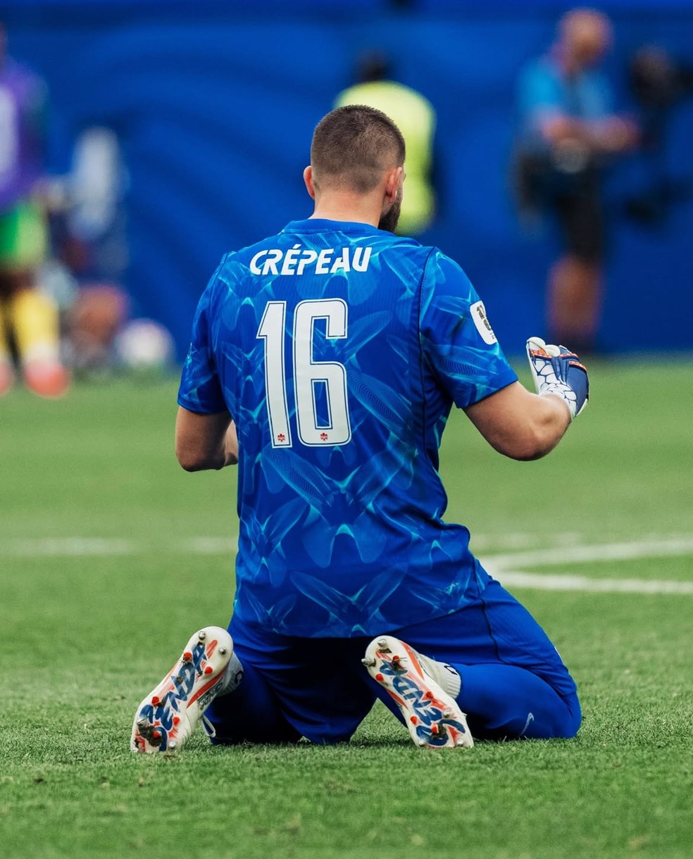 Goleiro do Canadá, Maxime Crépeau, também usa as chuteiras da Senda Athletics — Foto: Reprodução/Instagram