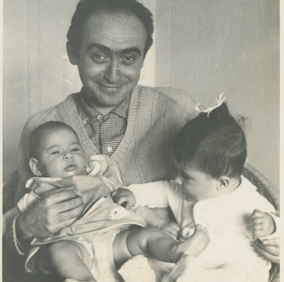 Vladimir Herzog com seus filhos, no fim dos anos 1960 — Foto: Reprodução