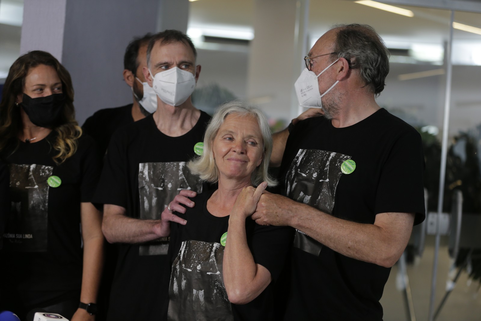 Familiares de Dom Philips durante o velório — Foto: Marcia Foletto / Agência O Globo