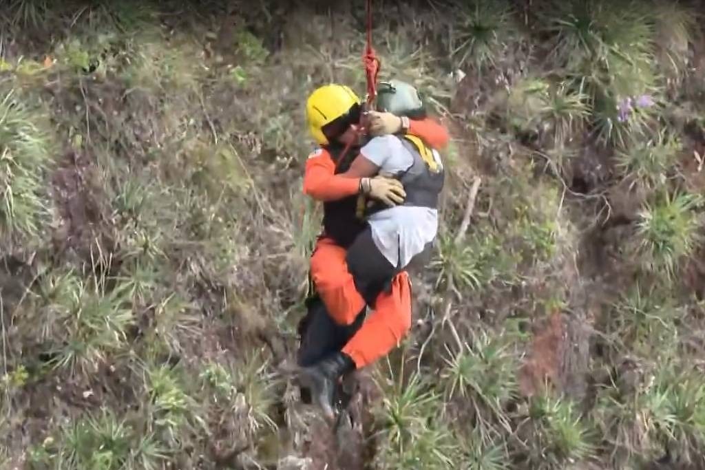 Mulher resgatada em penhasco de parque em MG ficou 24 horas à espera de socorro após ser empurrada pelo ex-marido