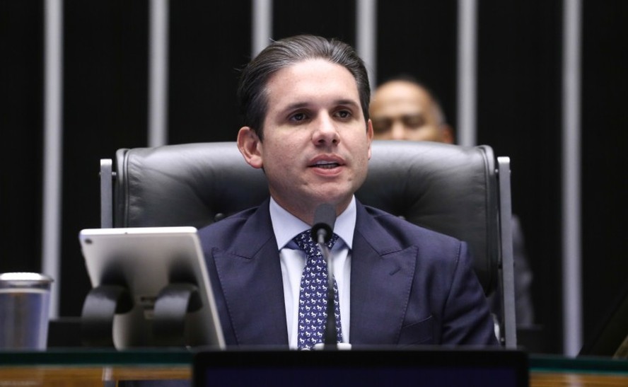 Presidente da Câmara, Hugo Motta, durante sessão que aprovou PEC do Suas