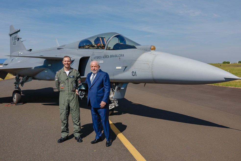 Novos caças Gripen são aprovados em testes com condições climáticas  extremas, no Norte do Brasil