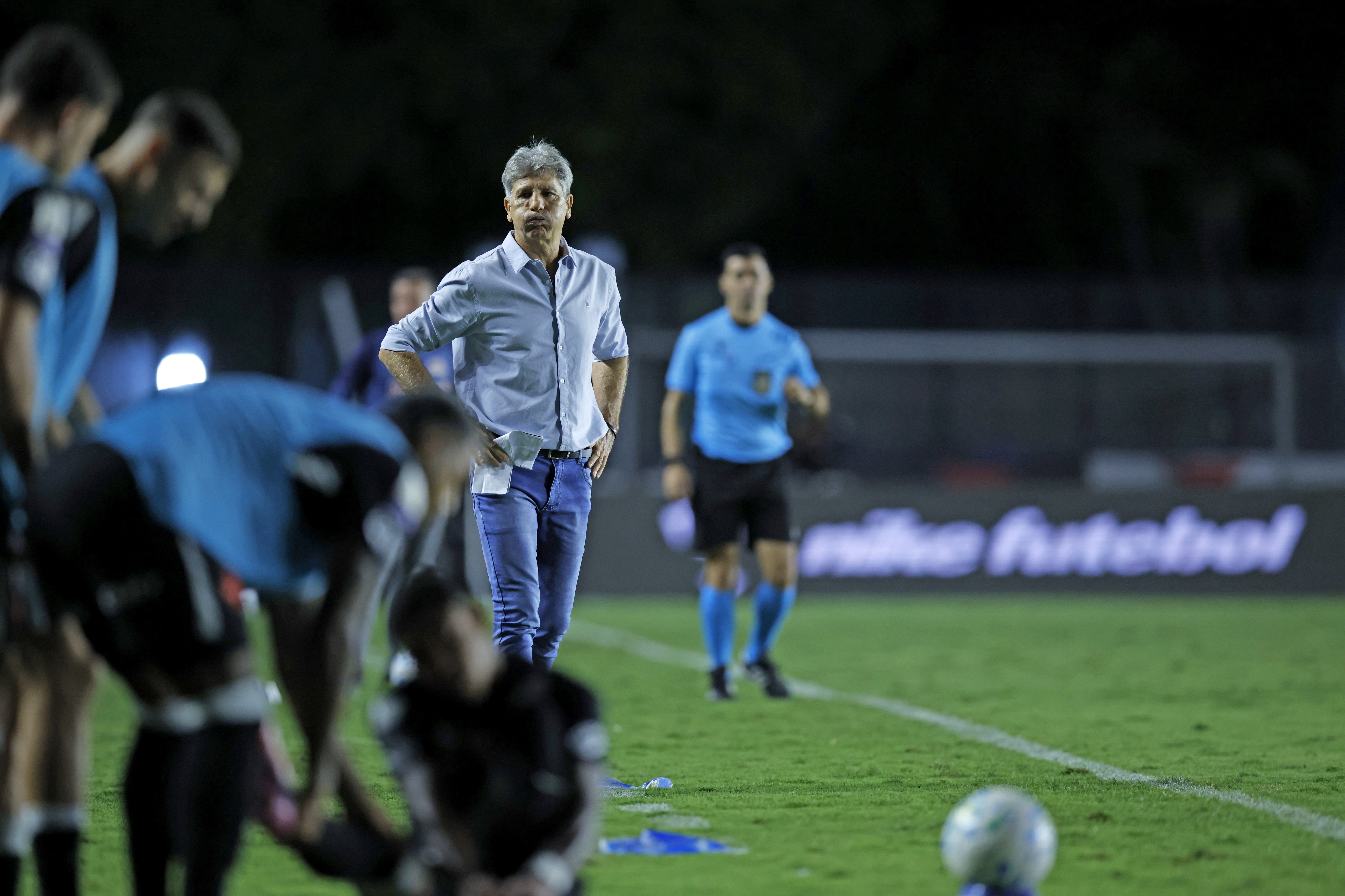 Renato fala de protestos da torcida e é sucinto sobre futuro no Vasco: 'Aumentou meu tesão'
