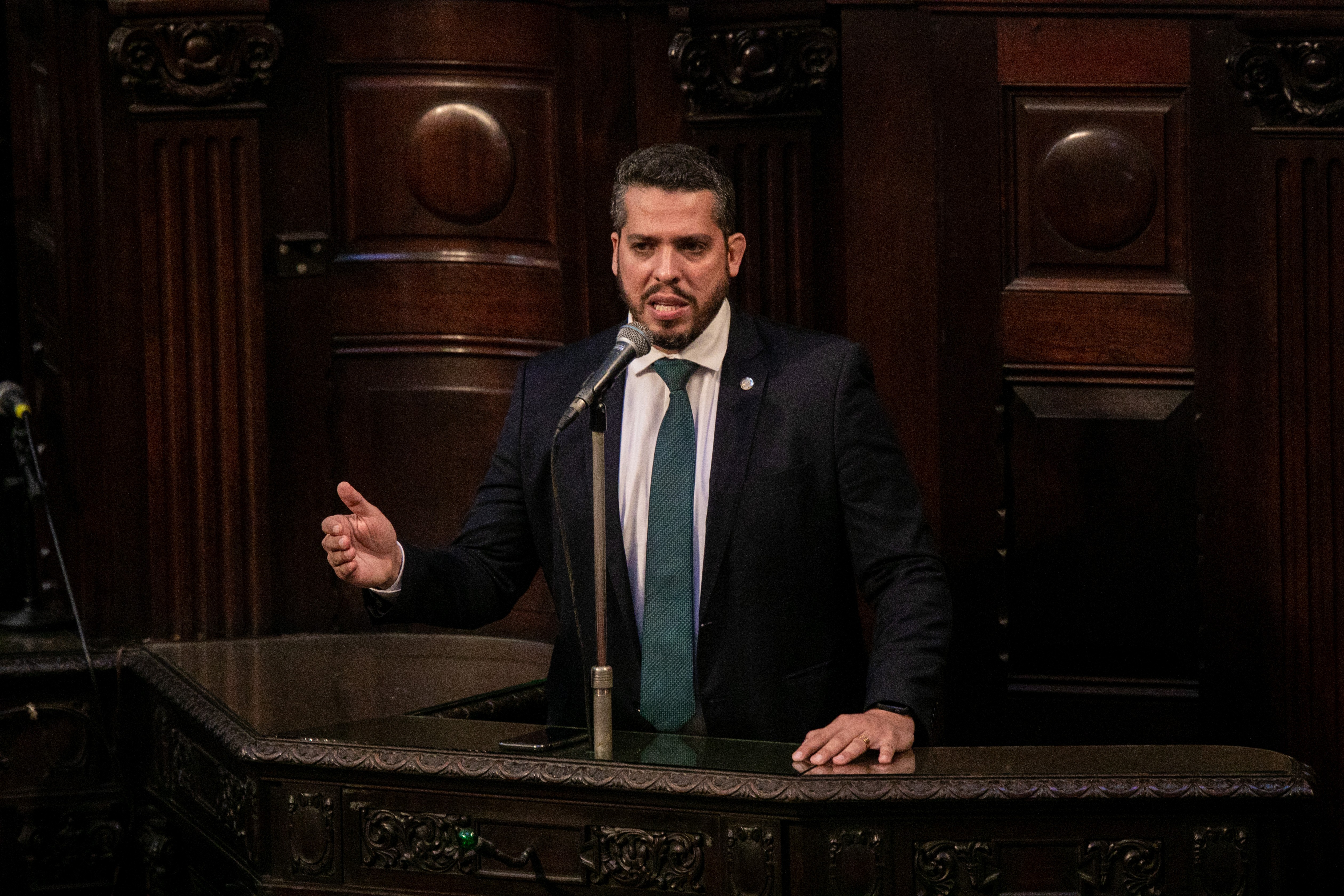 TSE mantém condenação de Rodrigo Amorim por violência política de gênero contra vereadora trans
