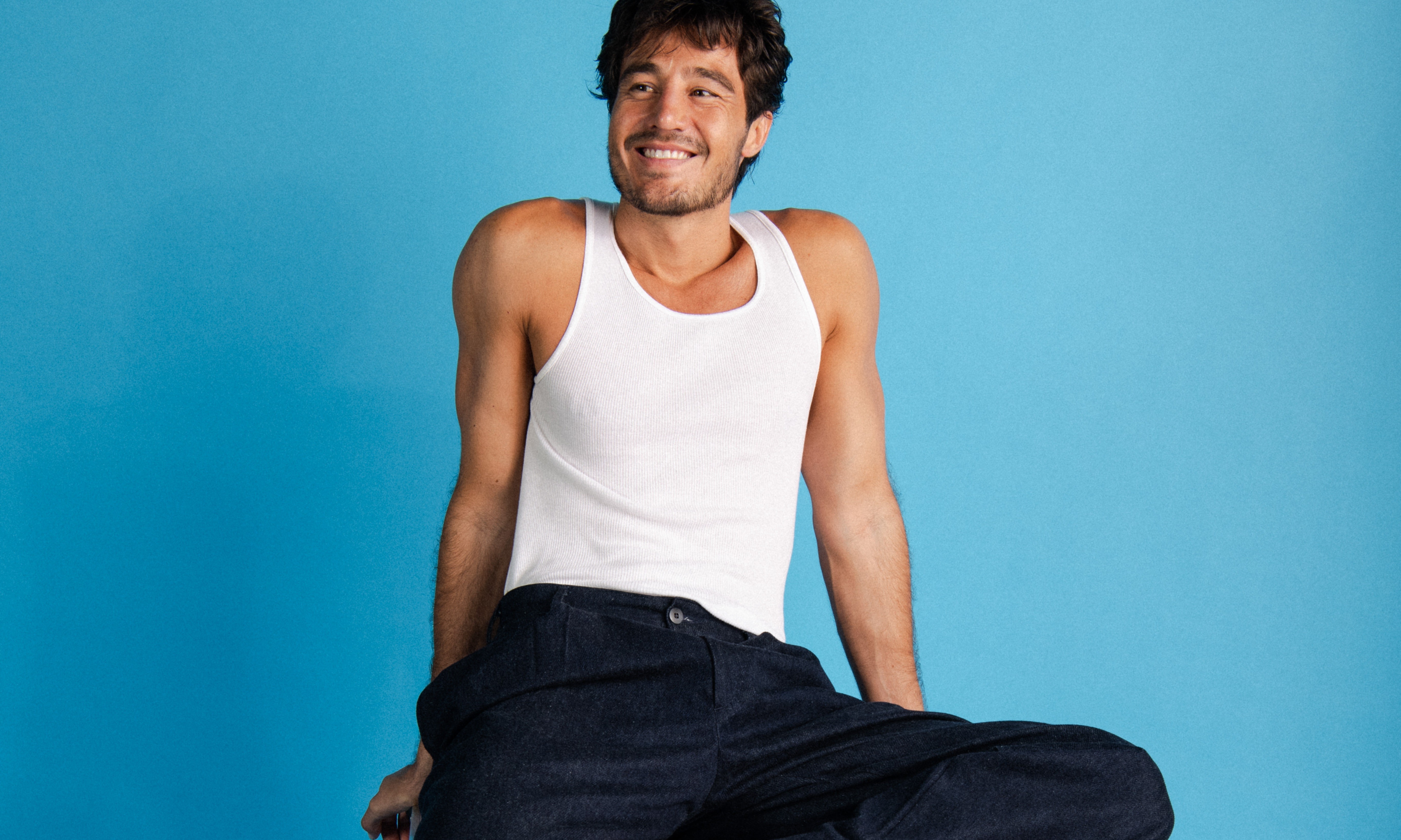 Tiago Iorc troca feats para celebrar os 10 anos do álbum ‘Troco likes’