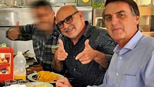 'Para eles, sou um leproso', diz Queiroz sobre relação com família Bolsonaro
