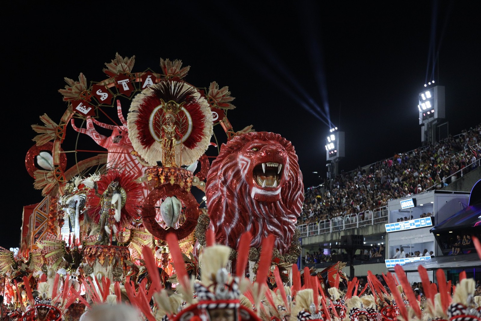 Estácio de Sá levou o Estandarte de Ouro como melhor escola e melhor samba-enredo — Foto: Aline Fonseca | Riotur