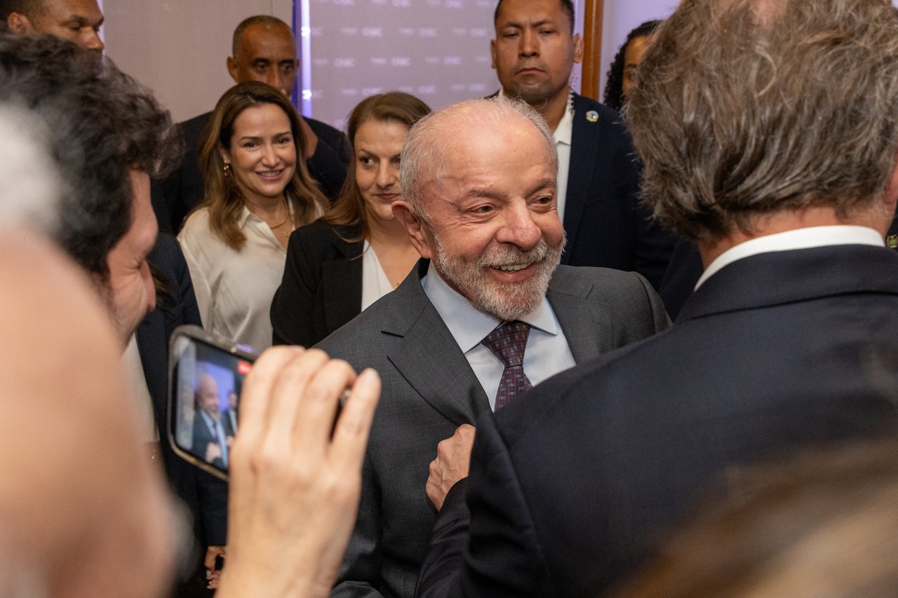 Em jantar com empresários, Lula diz que é preciso 'escolher entre democracia ou barbárie' e fala em conciliar 'responsabilidade fiscal com social' - Foto