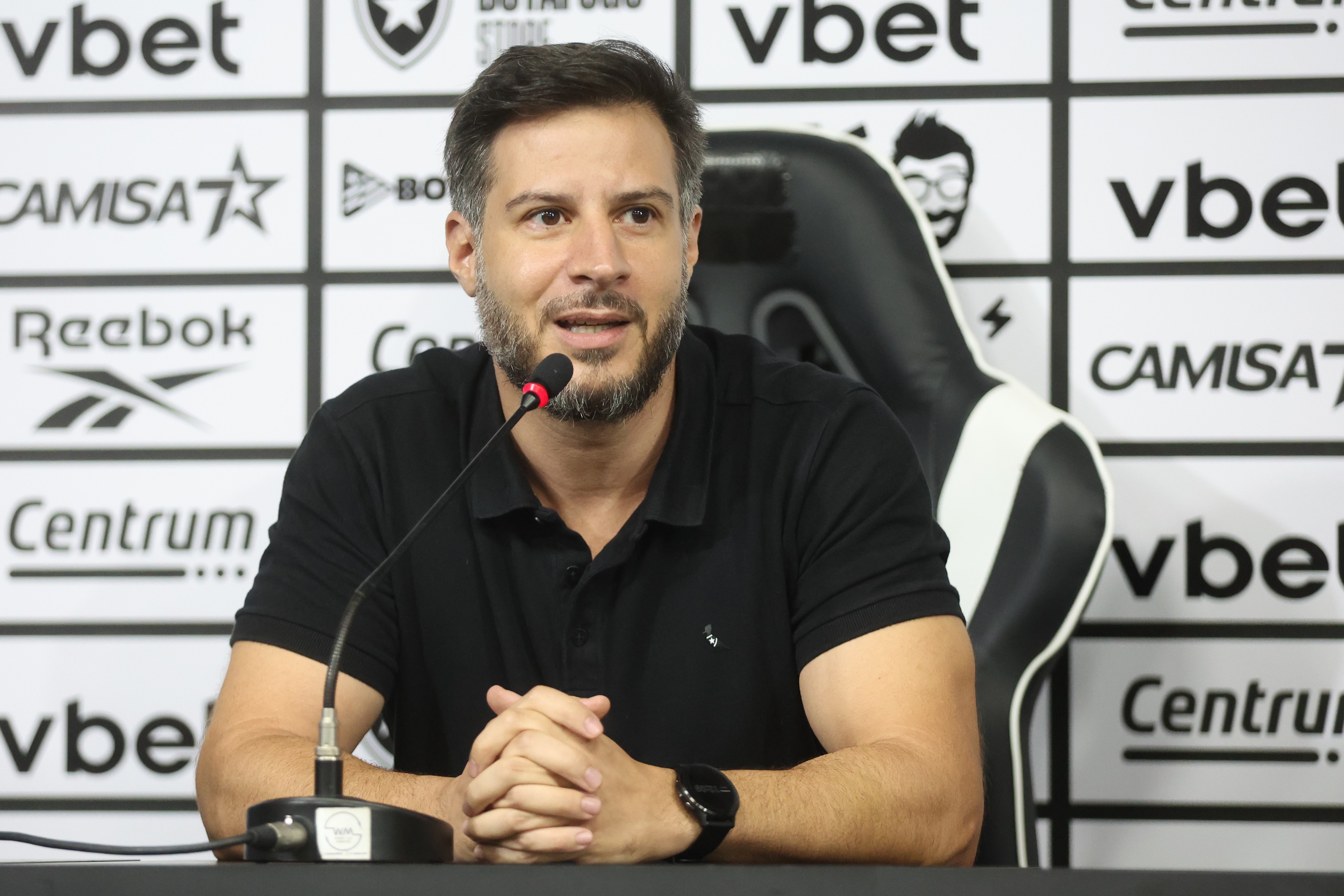 Botafogo entrará com ofício na CBF contra arbitragem de clássico contra o Vasco