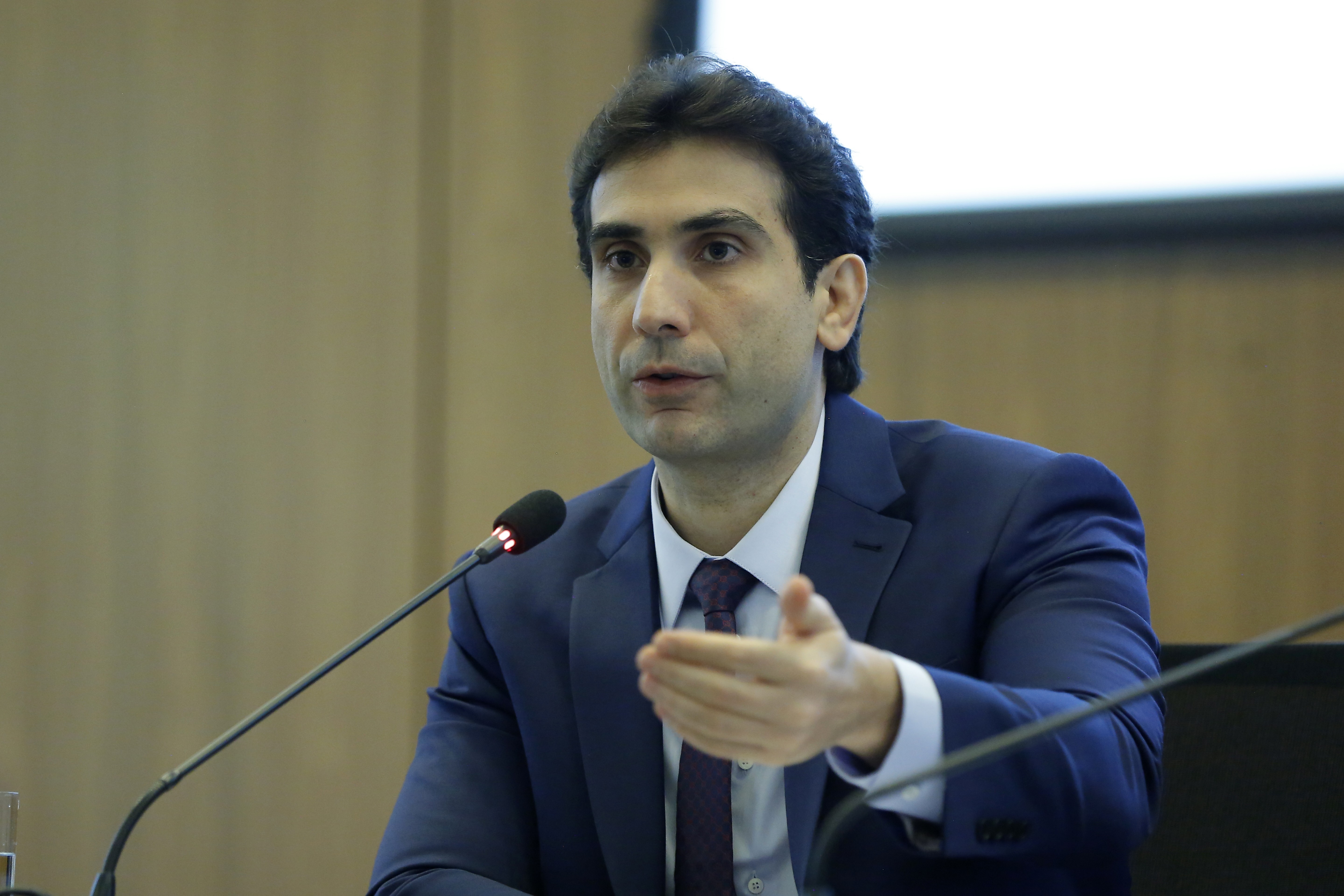 Galípolo diz que é importante 'seguir rito' no caso Master para evitar ...