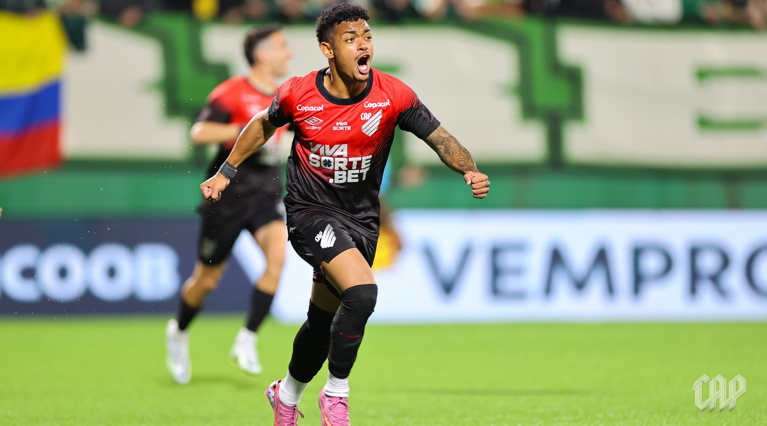 Jogador do Athletico-PR recebe pena de 13 anos por estupro