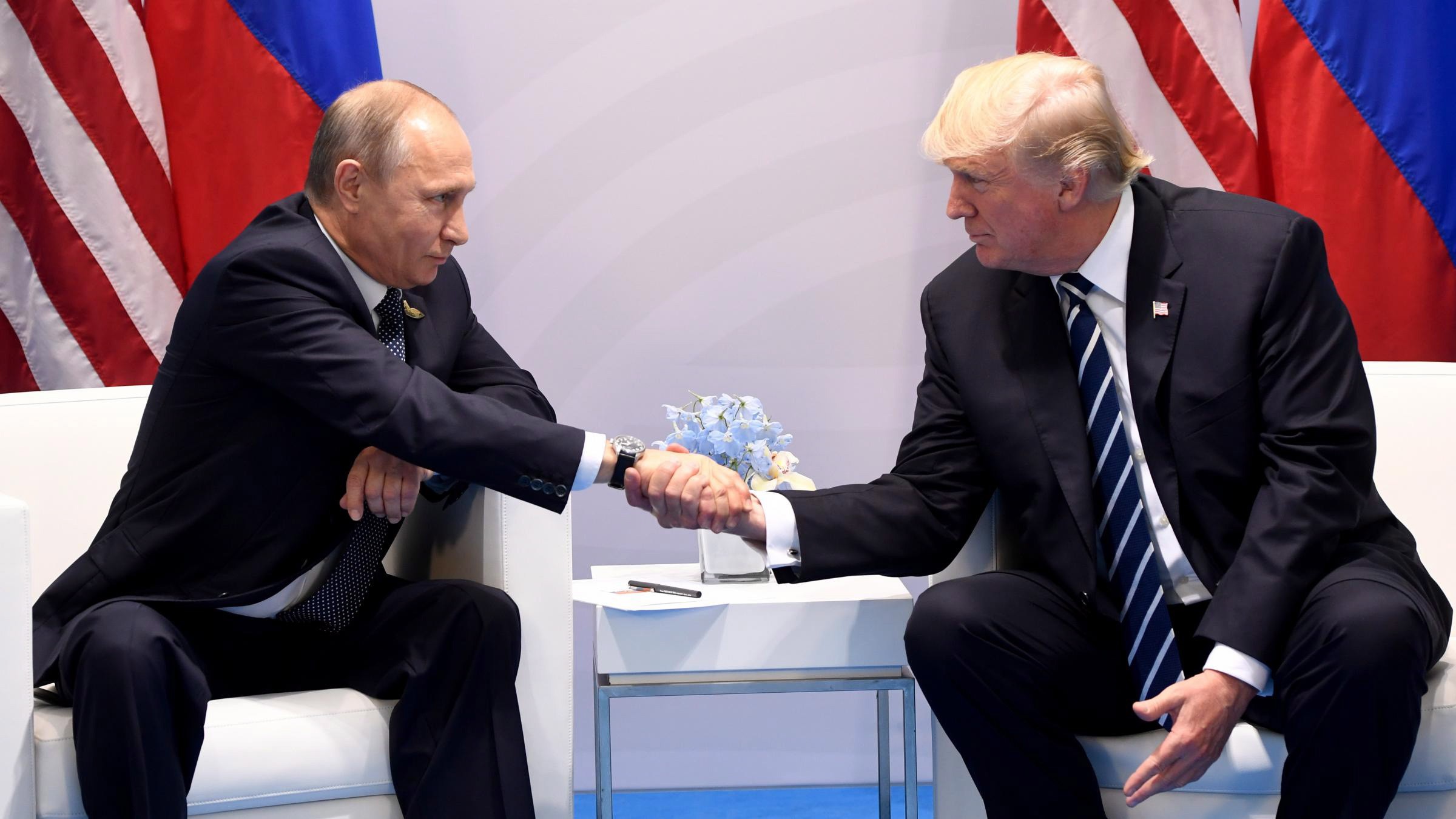 Trump enviou em sigilo testes de covid para Putin, revela livro