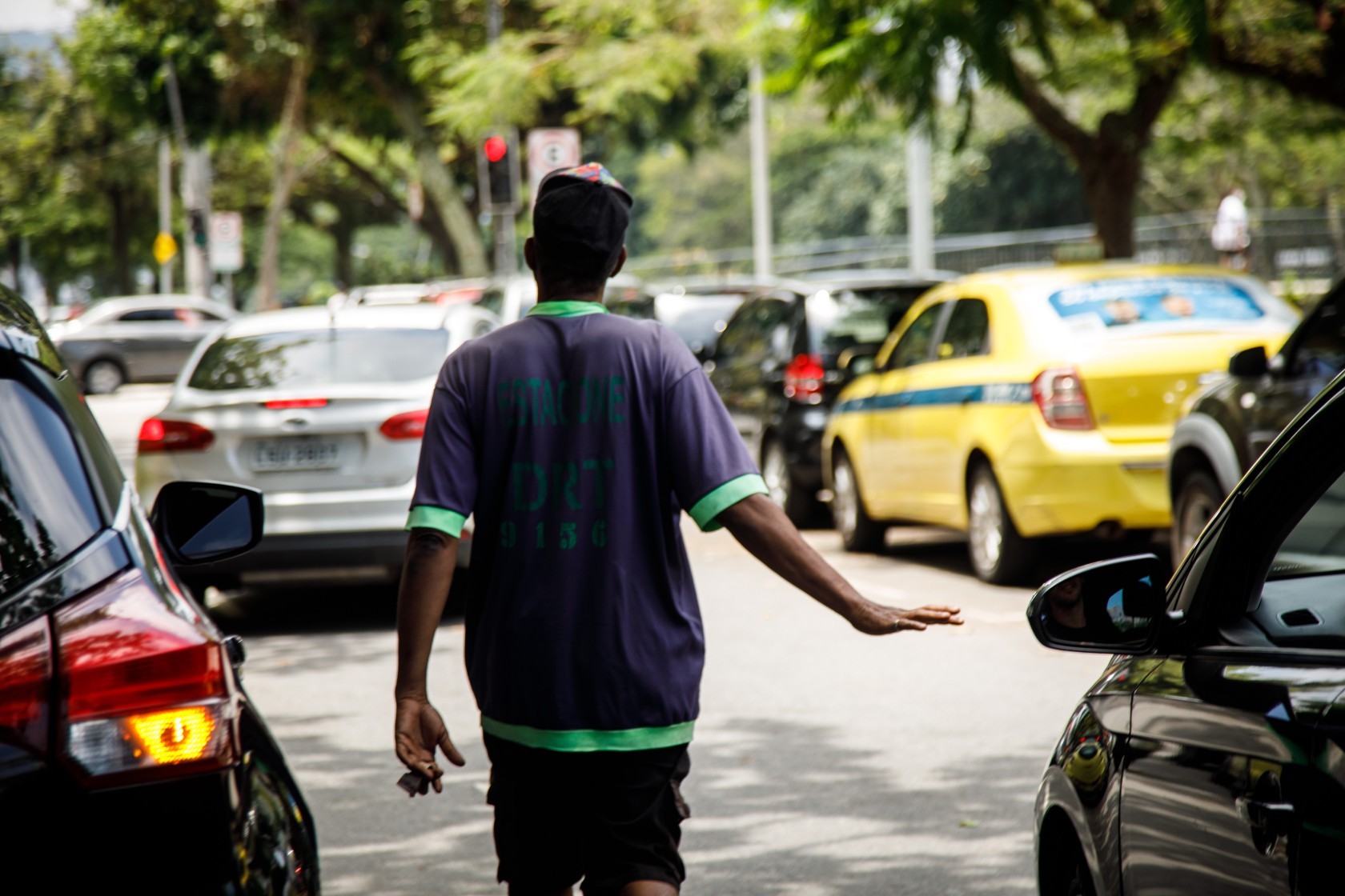 Entenda como vai funcionar sistema digital que substituirá tíquetes de papel  na cobrança de estacionamento nas ruas do Rio