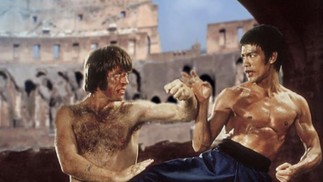 Chuck Norris em luta icônica com Bruce Lee em "O Voo do Dragão" (1972) — Foto: Reprodução