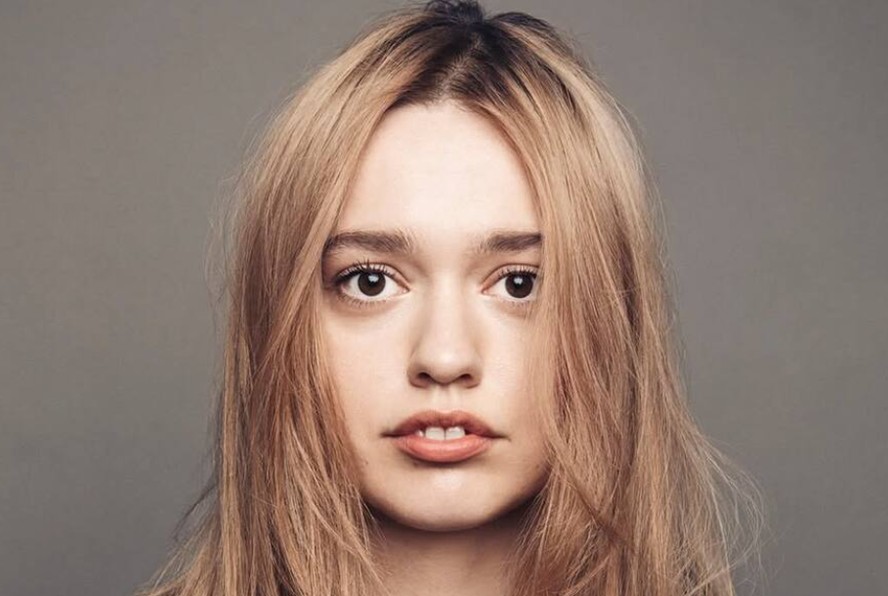 Aimee Lou Wood assume dentes contra o padrão de Hollywood com a ajuda da filha de Mick Jagger, Georgia May
