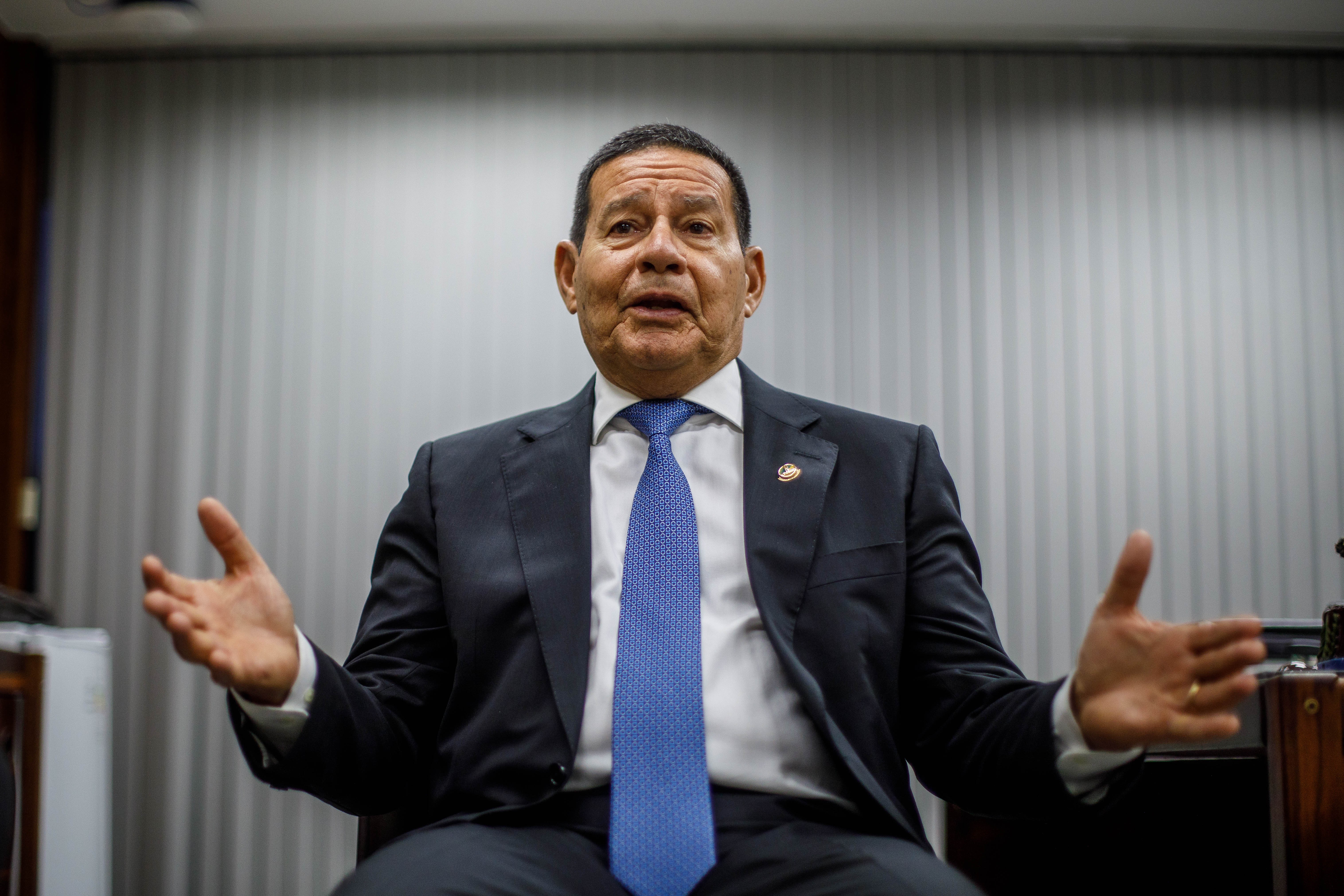 Golpe: Mourão rompe silêncio, fala em 'fanfarronada' e diz não ver crime em 'escrever bobagem'