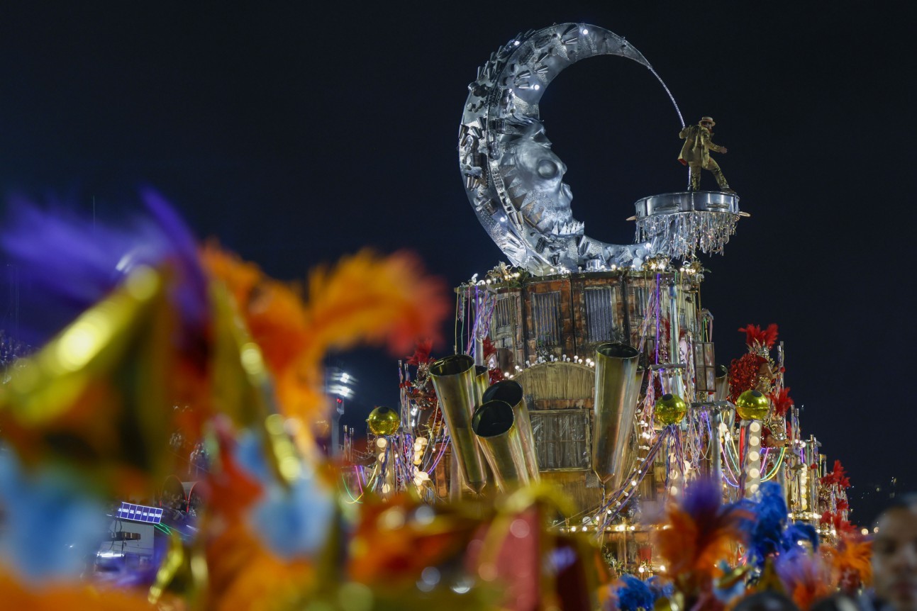 Desfile da Unidos do Viradouro — Foto: Domingos Peixoto / Agência O Globo