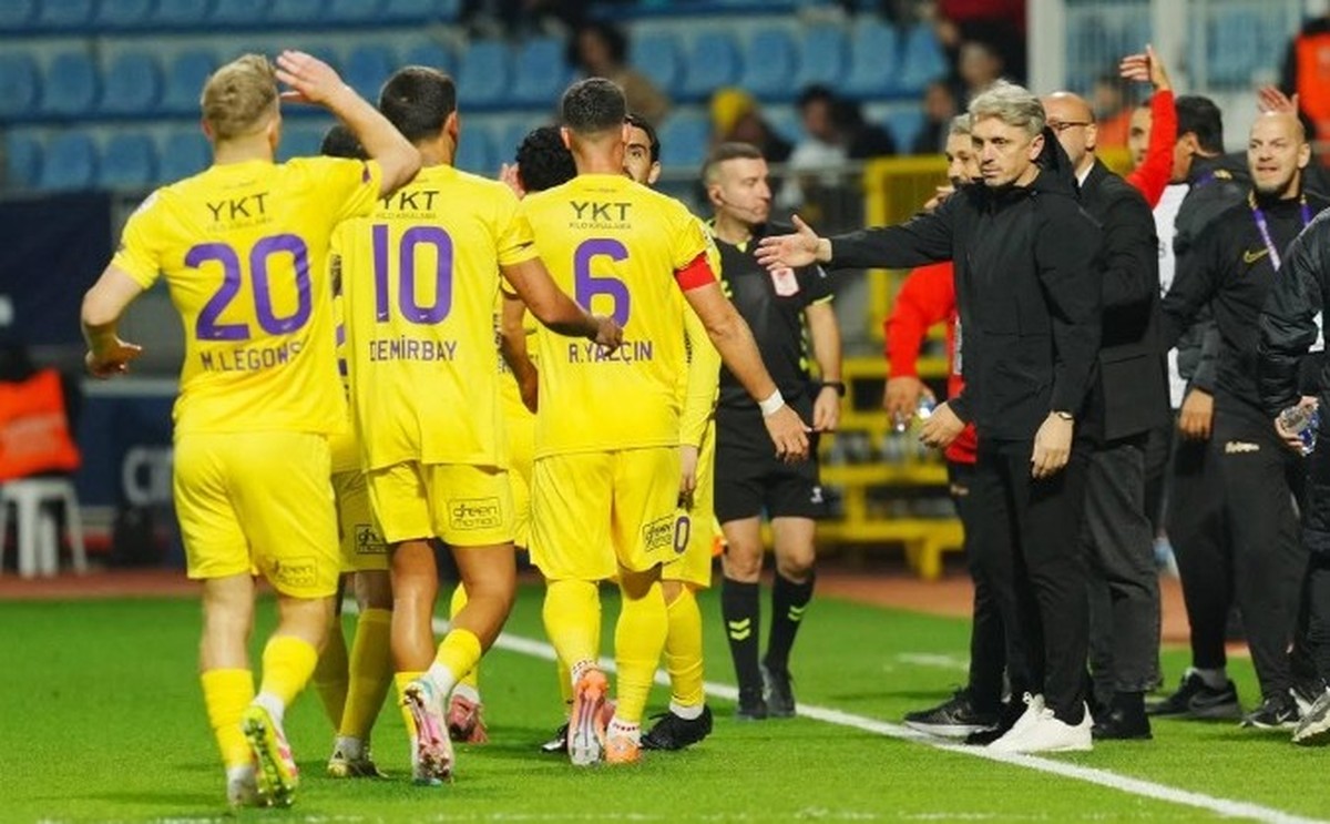 Seis árbitros presos e mais de mil jogadores investigados: escândalo de apostas atinge futebol da Turquia