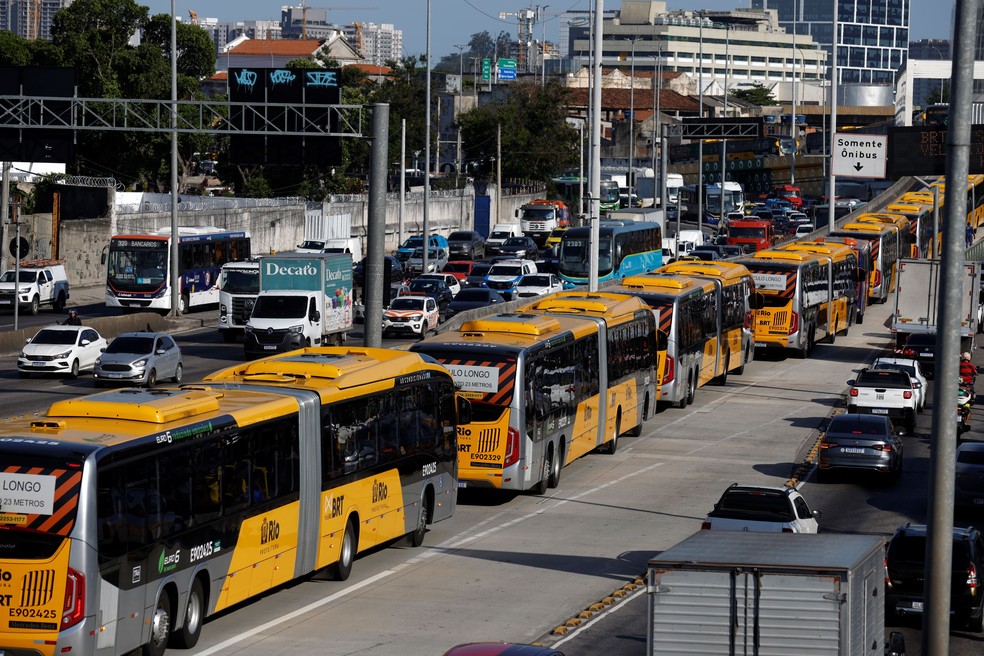 BRT currently has more than 700 yellows in circulation — Photo: Alexandre Cassiano / Agência O Globo