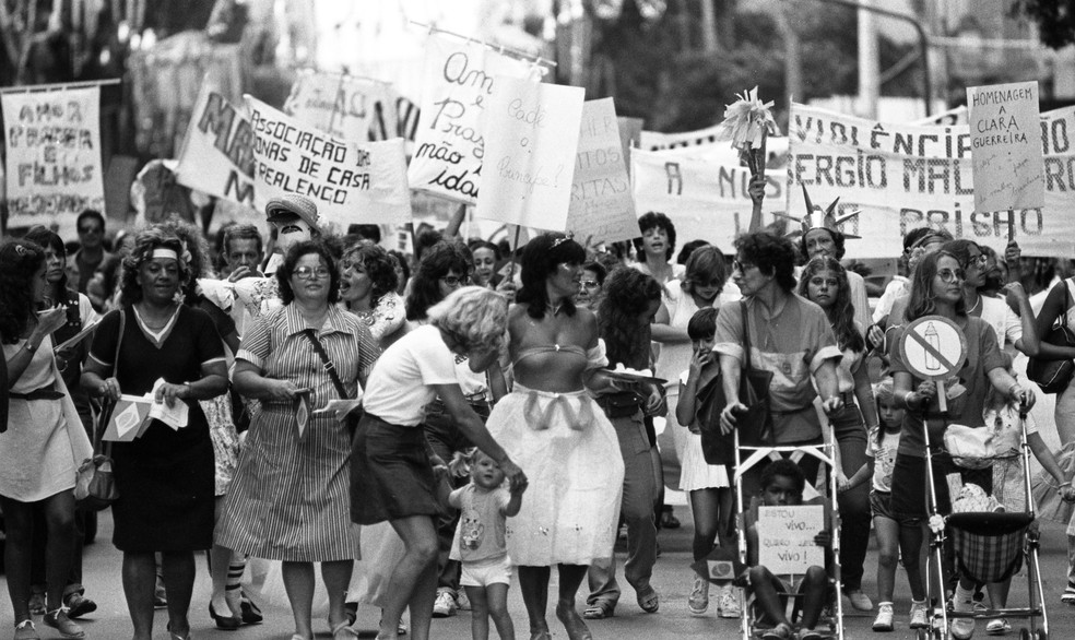 Passeata do Dia da Mulher no Rio na década de 1980: Feminismo ganhou força com fim da ditadura — Foto: Paulo Moreira/Agência O GLOBO