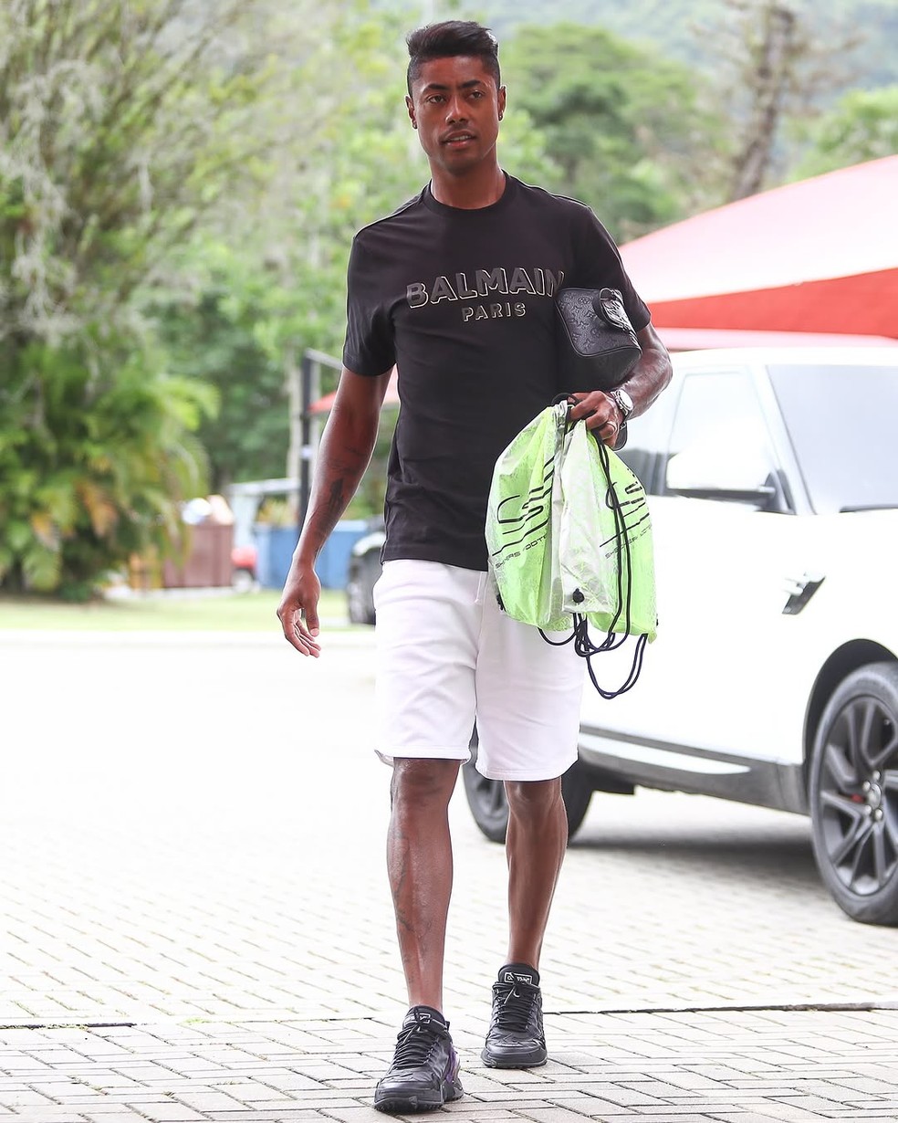 Bruno Henrique chegando no Ninho do Urubu — Foto: Gilvan de Souza /CRF
